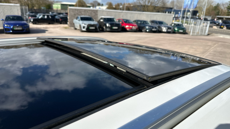 BMW 2 Series 220i MHT Luxury 5dr DCT [Tech Plus Pack] Petrol Hatchback